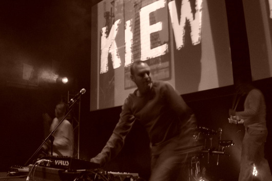 KiEw live at Festival Kinetik 2008, photo by Zwetschke Sechs.